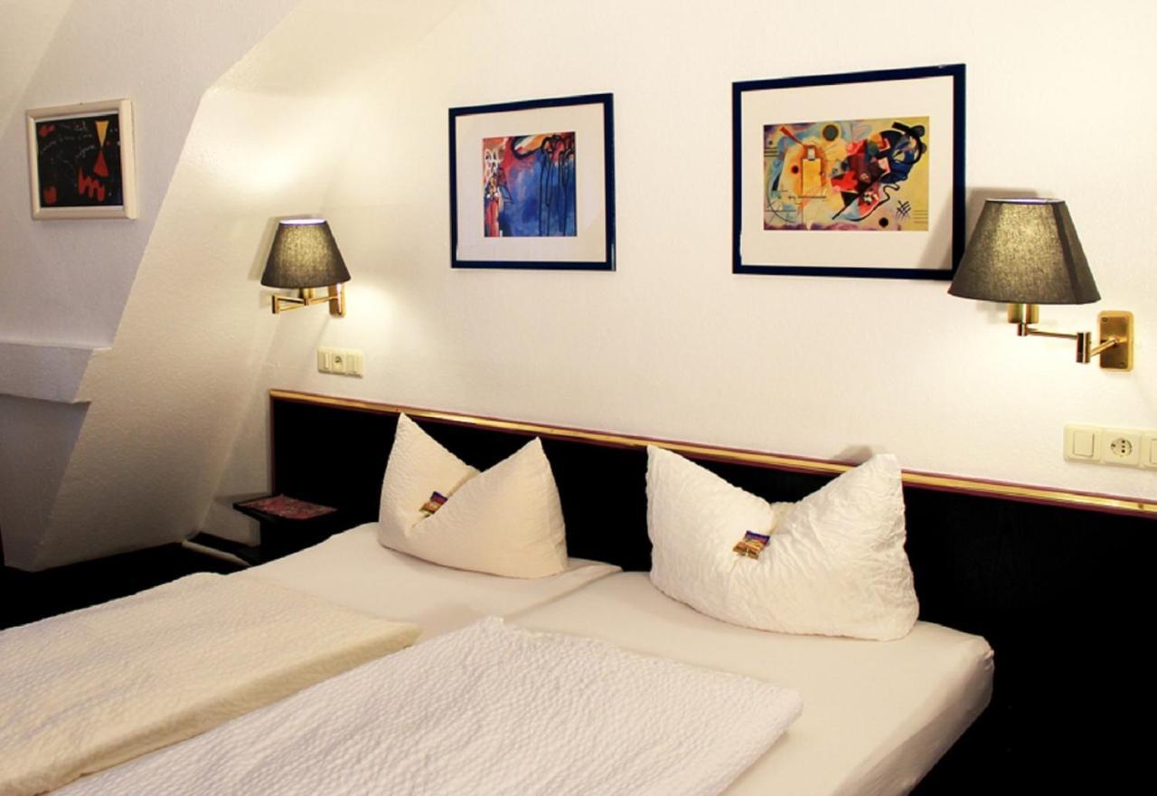 Hotel-Landgasthof Gruener Baum - Dittigheim เทาเบอร์บิชอฟส์ไฮม์ ภายนอก รูปภาพ