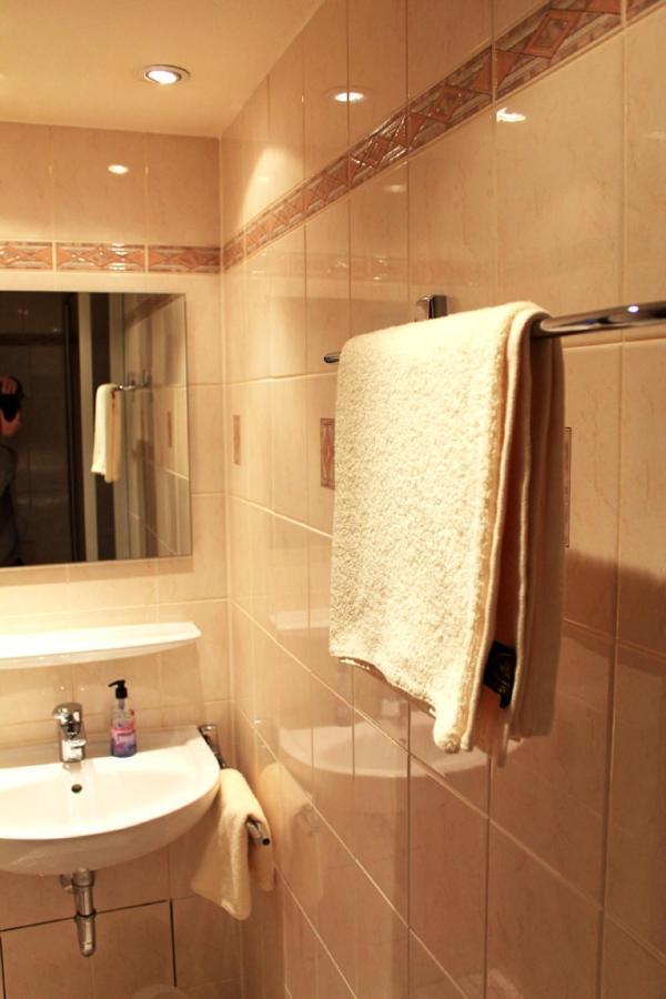Hotel-Landgasthof Gruener Baum - Dittigheim เทาเบอร์บิชอฟส์ไฮม์ ภายนอก รูปภาพ