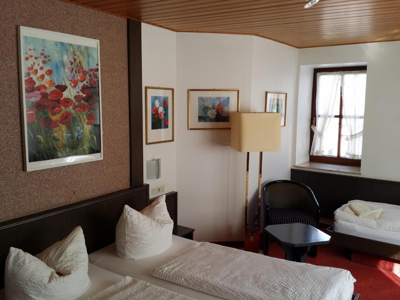 Hotel-Landgasthof Gruener Baum - Dittigheim เทาเบอร์บิชอฟส์ไฮม์ ภายนอก รูปภาพ