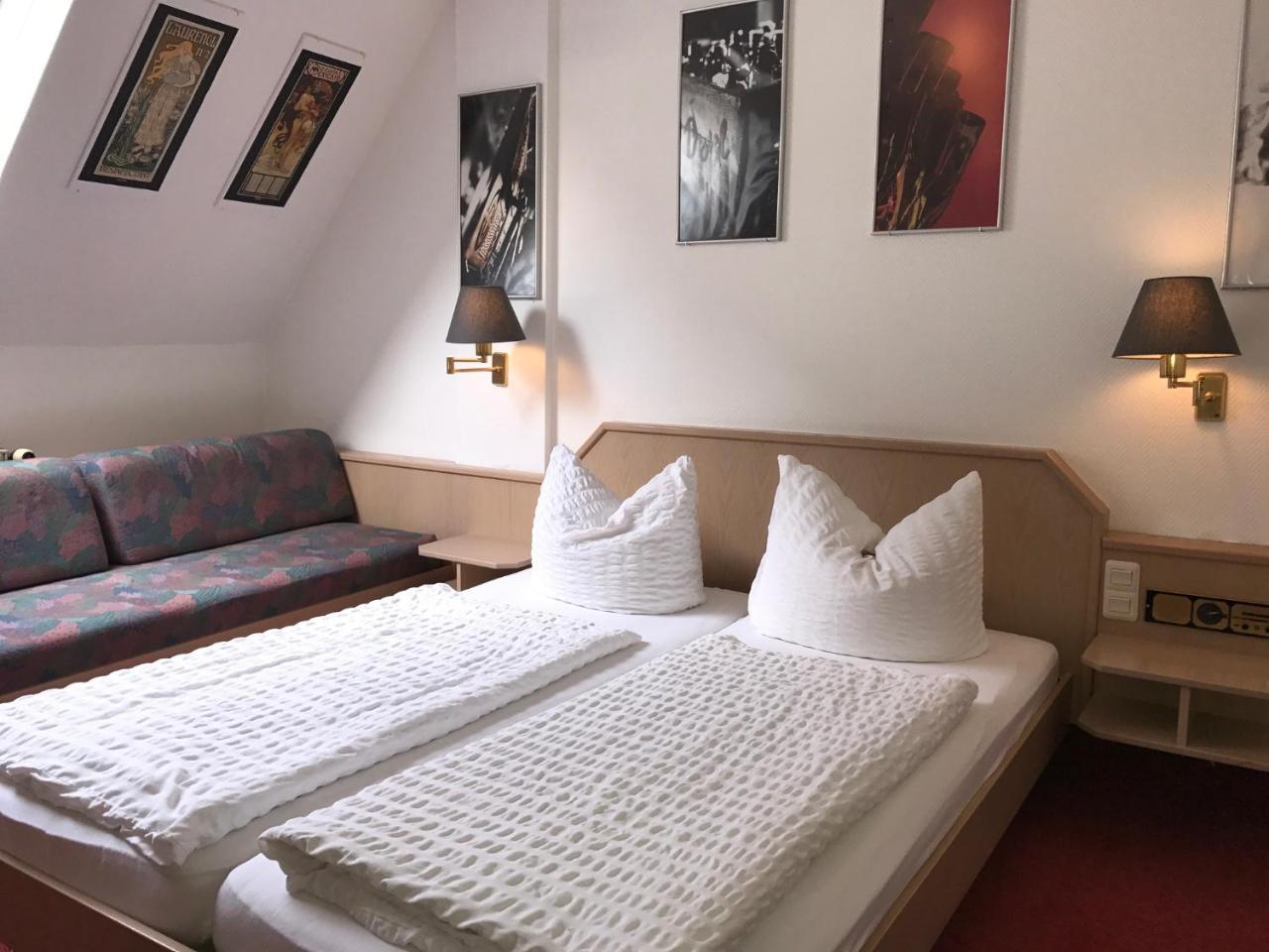 Hotel-Landgasthof Gruener Baum - Dittigheim เทาเบอร์บิชอฟส์ไฮม์ ภายนอก รูปภาพ