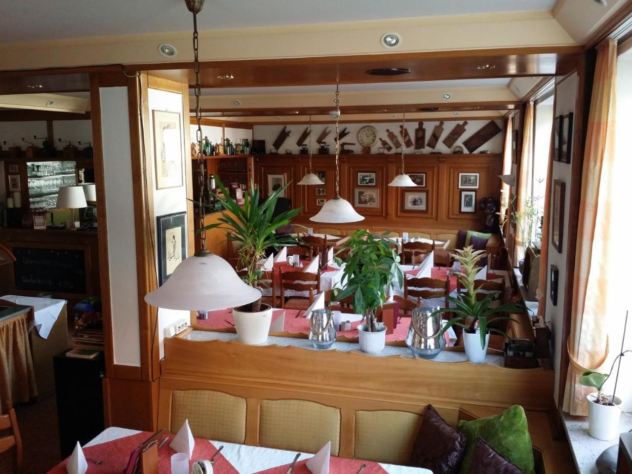 Hotel-Landgasthof Gruener Baum - Dittigheim เทาเบอร์บิชอฟส์ไฮม์ ภายนอก รูปภาพ